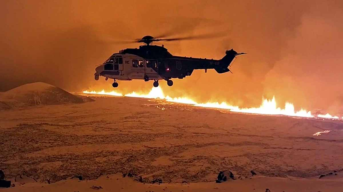 कांपी धरती, आइसलैंड में 800 भूकंपों के बाद ज्वालामुखी का महाविस्फोट धरती में बनी 3.5 किमी लंबी दरार, फैली दहशत