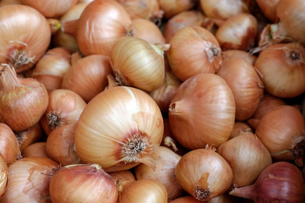 white garlic on brown wooden table